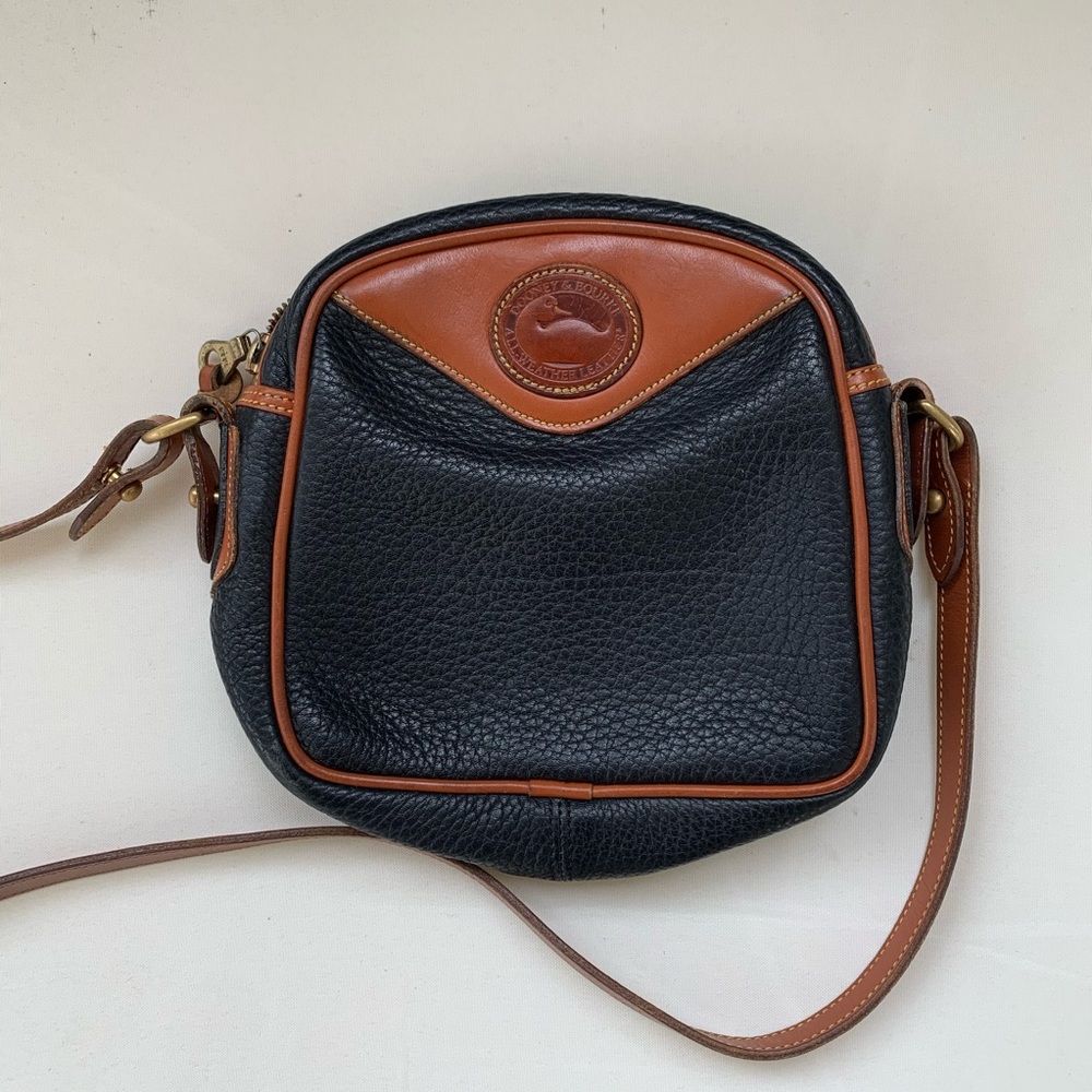 Vintage Dooney & Bourke small crossbody purse